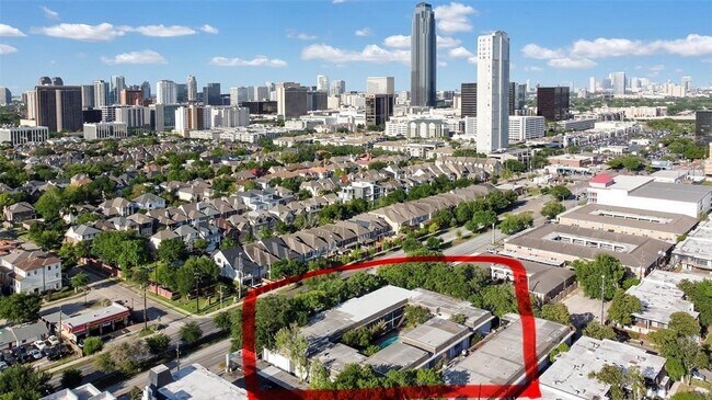 Building Photo - 3300 Yorktown St