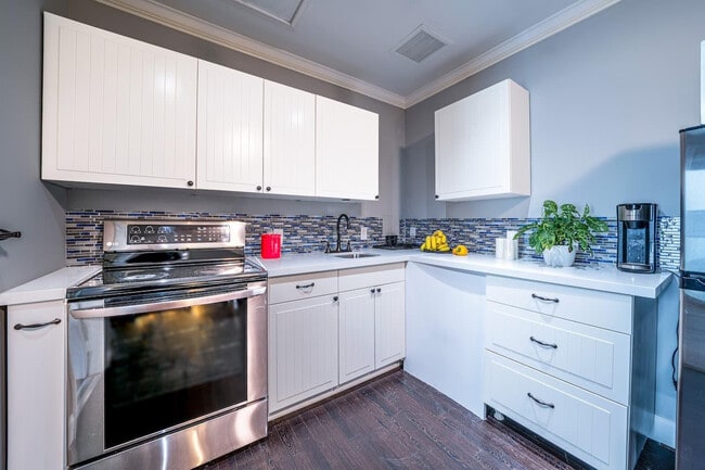 Building Photo - 2101 N 52nd Ave