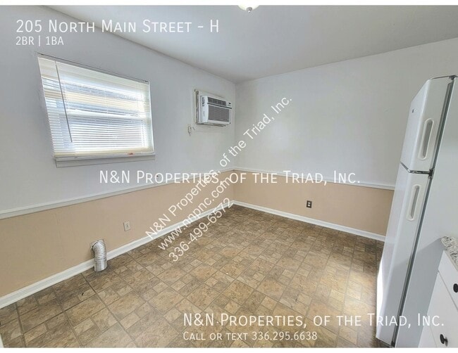 Building Photo - 2 Bedroom Apartment in King NC  Upstairs U...