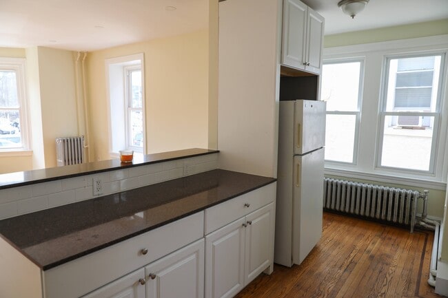 Building Photo - 53 W Maplewood Mall