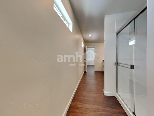 Building Photo - 9413 W Shumard St
