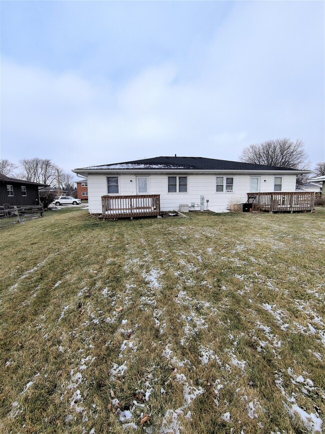 Building Photo - 435 E Ann St