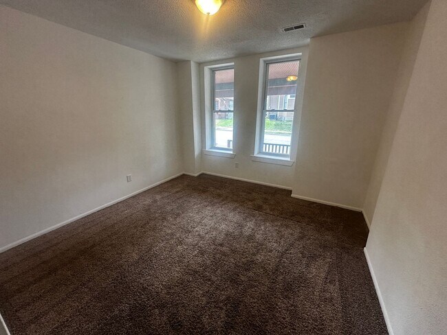 Building Photo - 1501 Faraon St