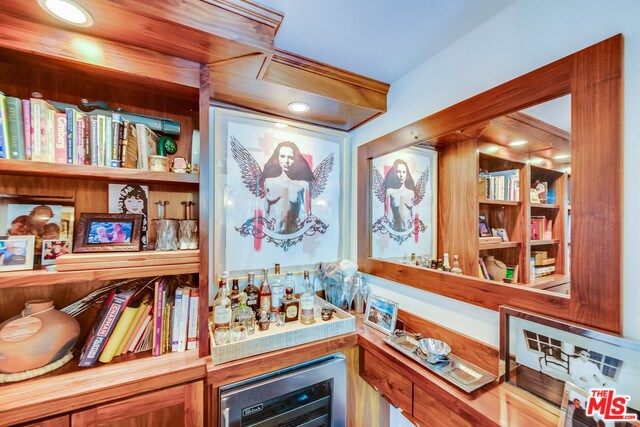 Building Photo - 8900 Hollywood Hills Rd