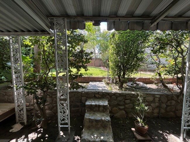 Building Photo - Rare Nostalgic Vintage 2Bedroom Home