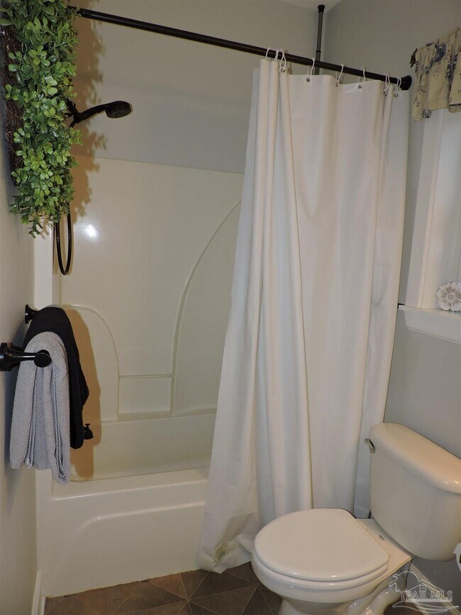 Building Photo - 1531 N 12th Ave