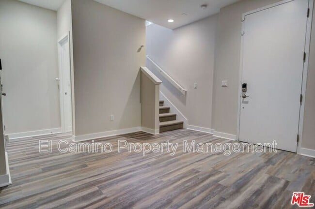 Building Photo - 835 Aloe Pl