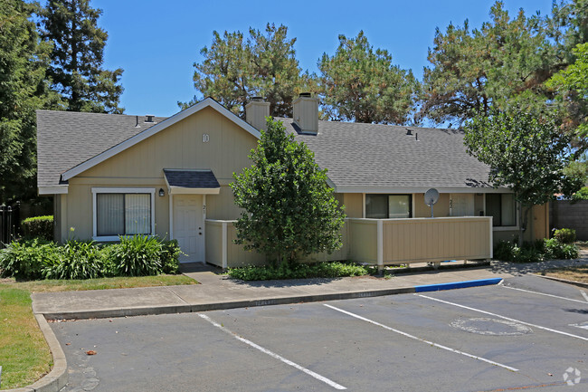 Primary Photo - Willow Glen Apartments