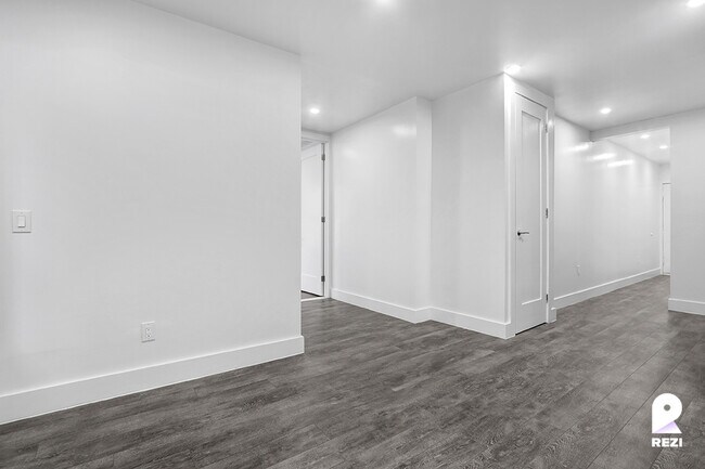 Building Photo - 603 Academy St