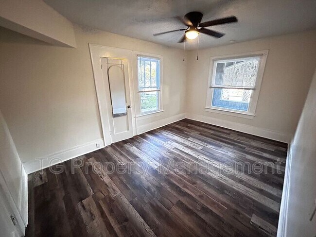 Building Photo - 2561 Rosselle St