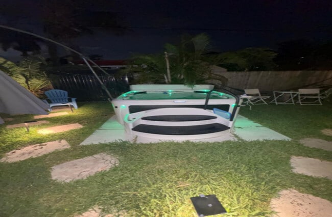 Jacuzzi - 1101 NE 5th St