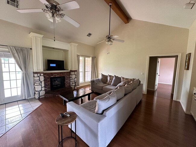 Building Photo - FOR RENT: Charming 4-Bedroom, 2-Bath Home ...