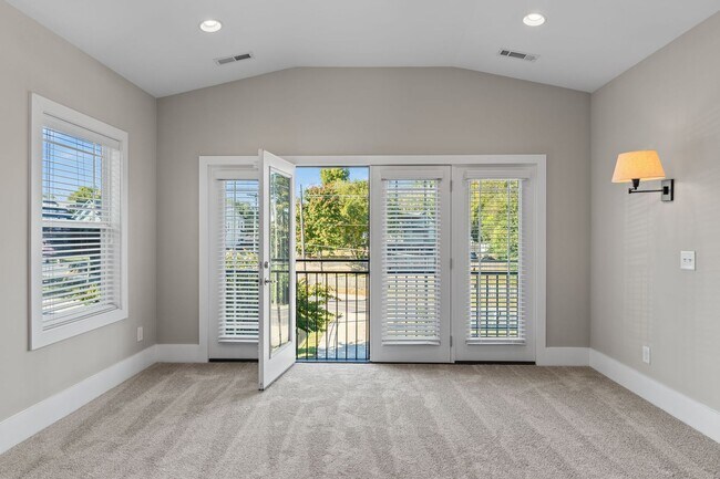 Building Photo - 835 Gale Ln