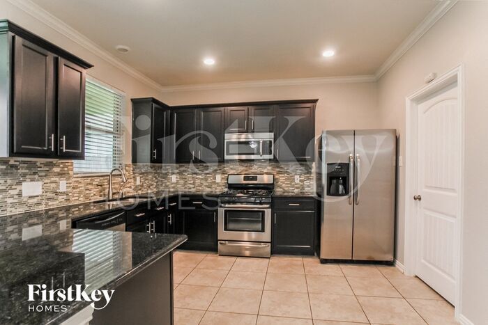 Building Photo - 605 Pine Creek Dr