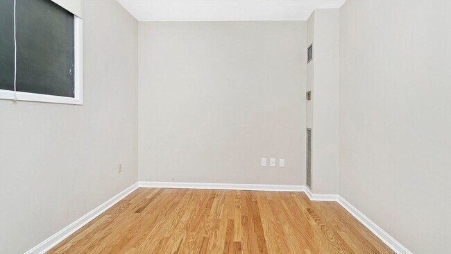 Building Photo - 106 13th St