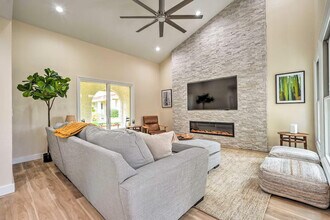 Building Photo - 7833 E Foxmore Ln