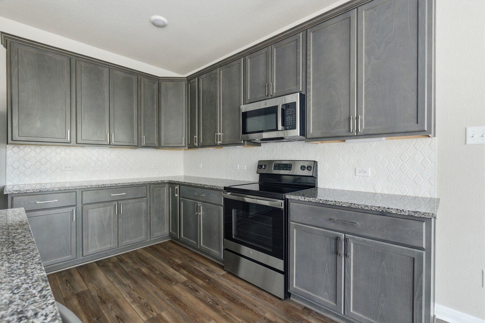Building Photo - 5613 St Charles Dr