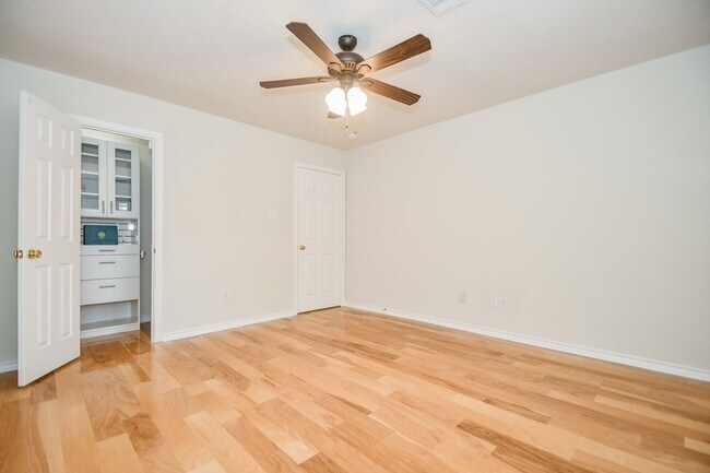 Building Photo - 20735 Park Pine Ln