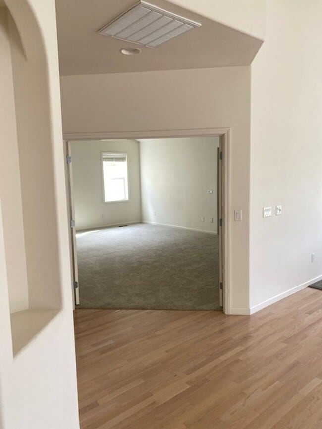 Building Photo - NEW TO MARKET, 3 BEDROOM EAST MEDFORD HOME