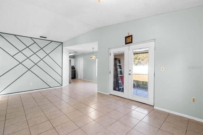 Building Photo - 1424 Vinetree Dr