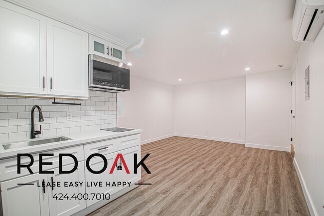 Building Photo - 240 N Van Ness Ave