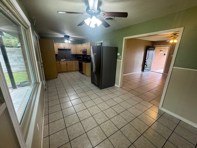 Building Photo - 4217 Redbud Ave