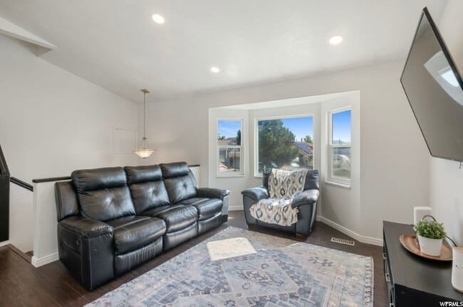 Building Photo - 5579 Deerbrush Cir