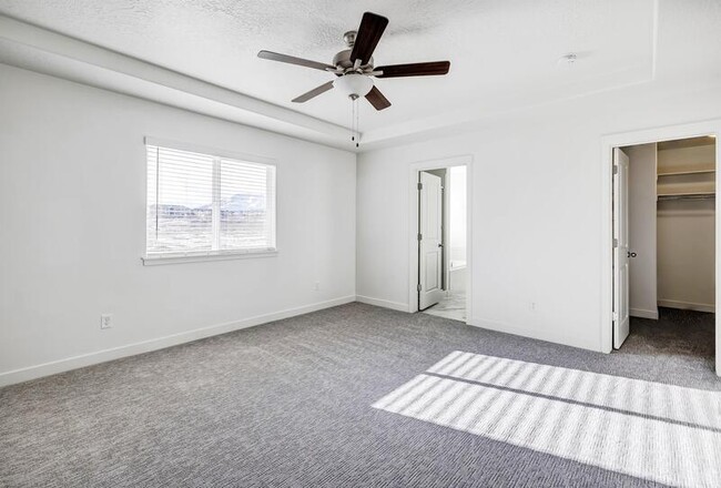 Building Photo - 803 N Hilltop Dr