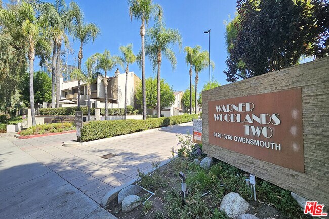 Building Photo - 5800 Owensmouth Ave