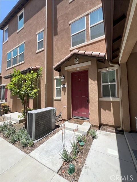 Primary Photo - 712 N Ethan Way