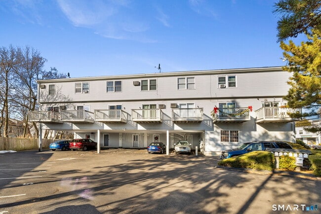 Building Photo - 133 Main St