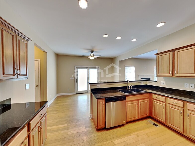 Building Photo - 313 Forest Bend Dr