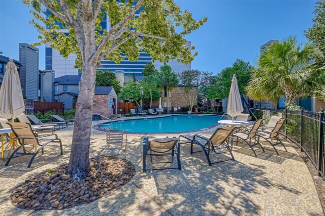 Building Photo - 1201 McDuffie St