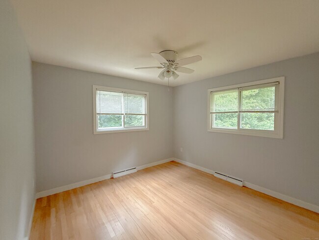 Building Photo - 182 Knoll Dr