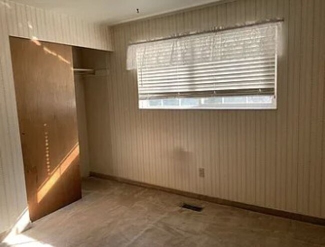 Building Photo - 299 N Highland Dr