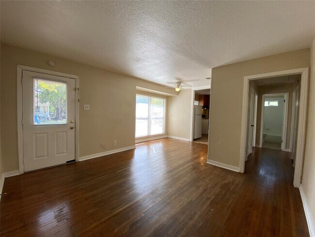 Building Photo - 4812 Roanoke St