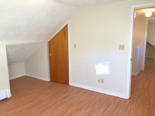 Building Photo - 144 Thorndike St