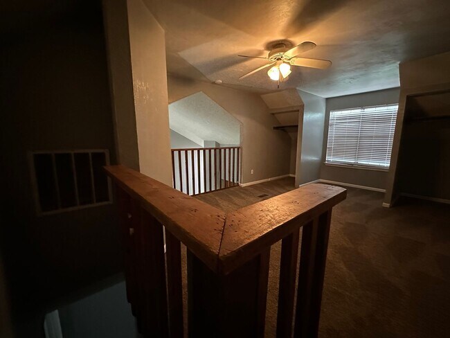 Building Photo - Upstairs unit off Apalachee Parkway!