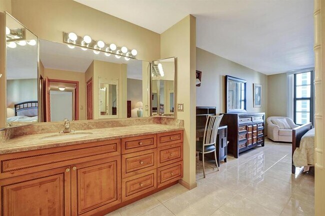 Building Photo - 1000 S Ocean Blvd