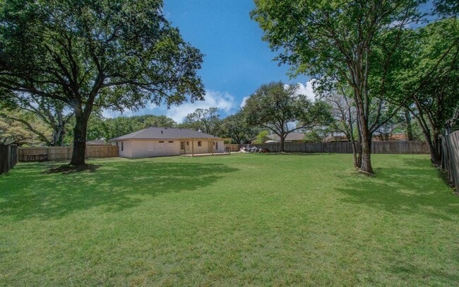 Building Photo - 624 Willow Ln
