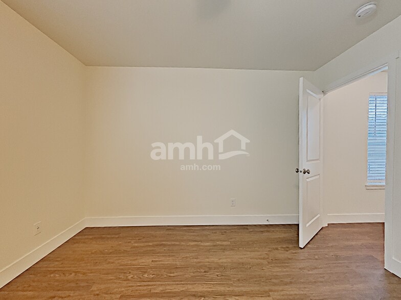 Building Photo - 2108 104th Dr SE