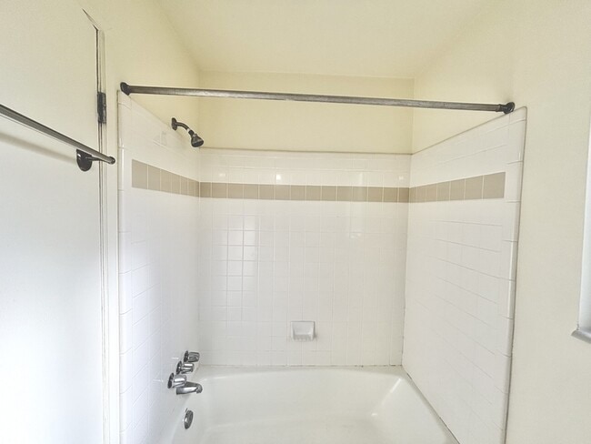 Building Photo - 1001 S 400 E