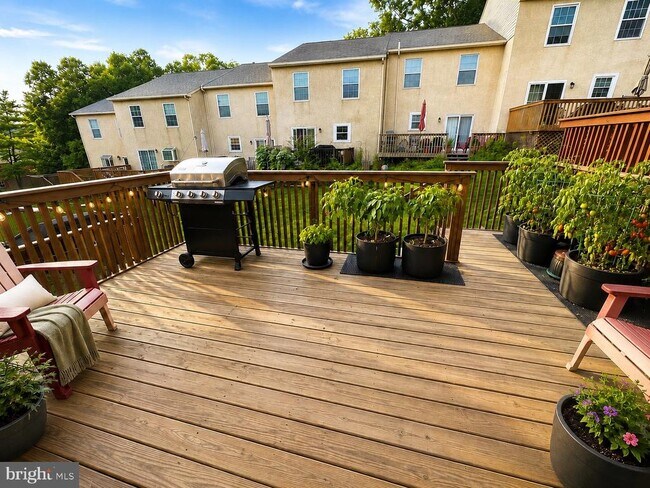 Building Photo - 618 Coates Ln