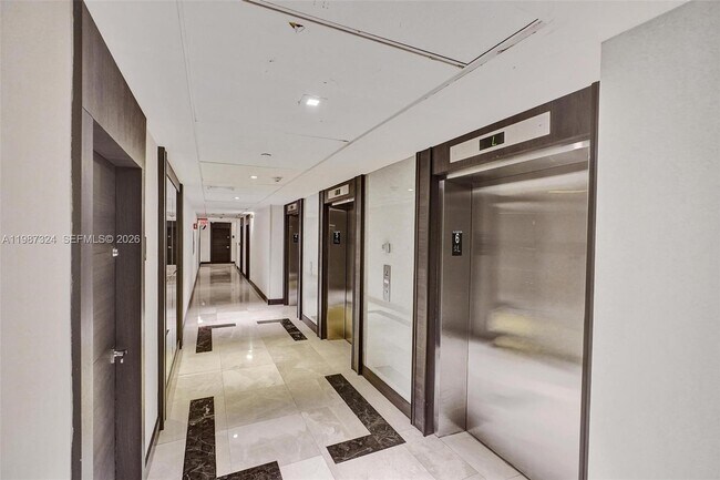 Building Photo - 20515 E Country Club Dr