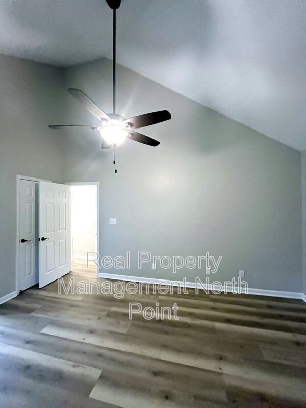 Building Photo - 3030 Steeplechase Dr
