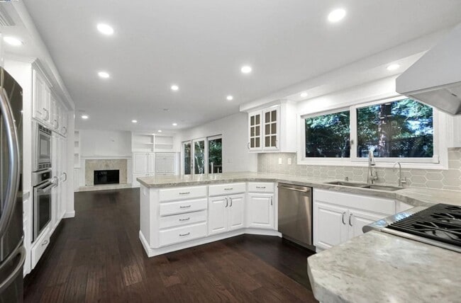 Building Photo - San Ramon 4 Bd / 2.5 Ba Semi Custom Home l...