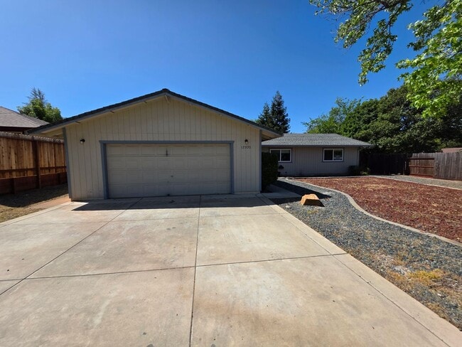 Building Photo - Charming Family Home for Rent in Auburn, C...