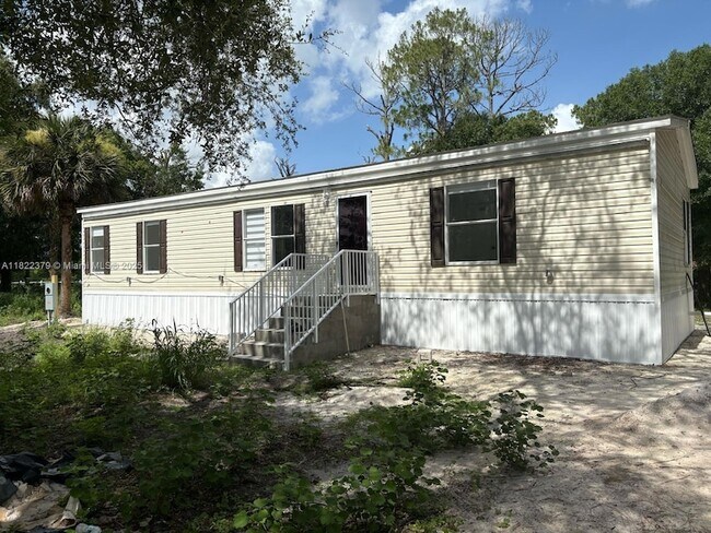 Primary Photo - 720 N Riverside St