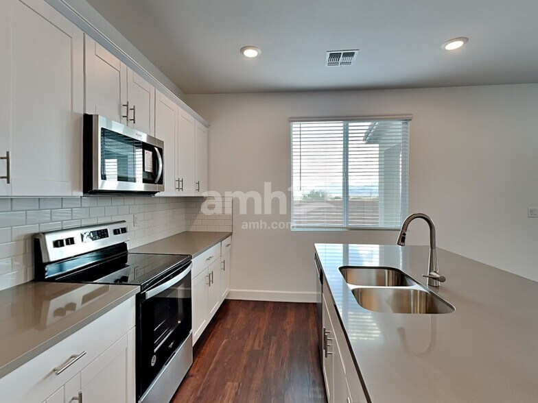 Building Photo - 6127 W Calle Bilboa