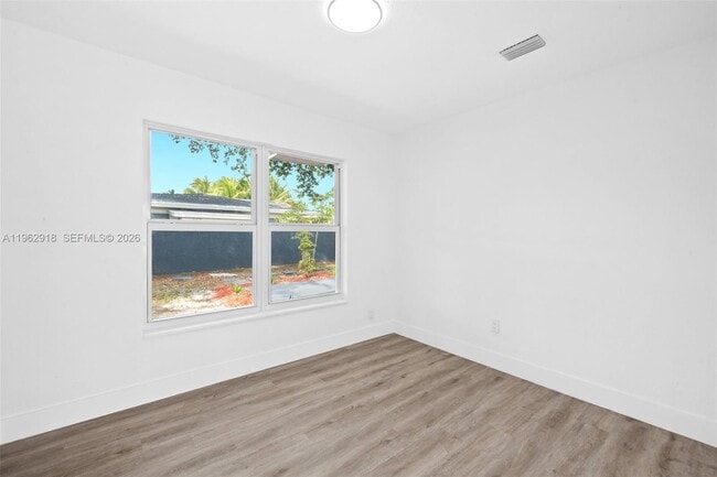 Building Photo - 3317 N Andrews Ave